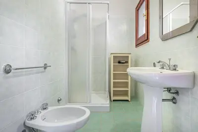 Bagno di Villa Cristina bella villa vista mare e porto turistico Loc Notteri Villasimiuss