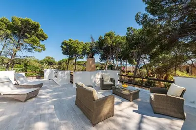 Area soggiorno di Elegante Villa a 30 m dalla bellissima spiaggia di Campulongu Villasimius