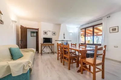 TV o dispositivi per l'intrattenimento presso Elegante Villa a 30 m dalla bellissima spiaggia di Campulongu Villasimius