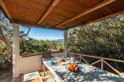 Paesaggio naturale nelle vicinanze della villa