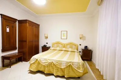 Letto o letti in una camera di Mariano IV Palace Hotel