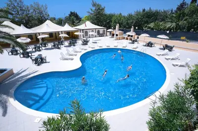 Piscina di Hotel Califfo o nelle vicinanze