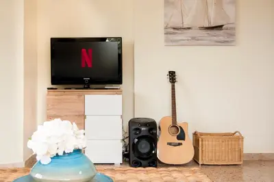 TV o dispositivi per l'intrattenimento presso VILLA HORUS SAN GIOVANNI SINIS - Villa sul mare con grande giardino privato