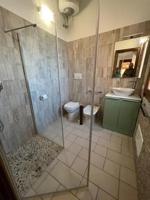 Bagno di Bilocale Acquamarina presso i nidi dei cormorani