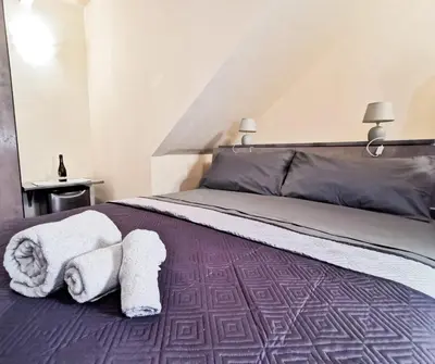 Letto o letti in una camera di Via Cavour 19, Camere del Conte