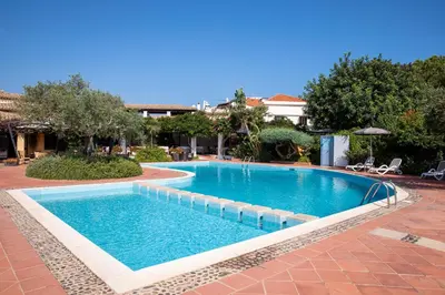Piscina di Hotel la Torre o nelle vicinanze