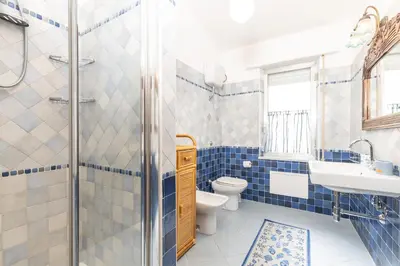 Bagno di Coastal Home