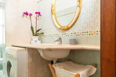 Bagno di Coastal Home