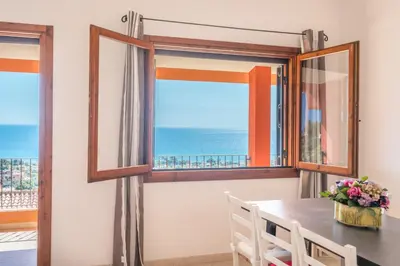 Vista generica sul mare o vista sul mare dall'interno della casa vacanze