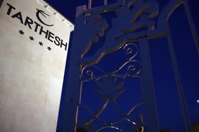 Certificato, attestato, insegna o altro documento esposto da Tartheshotel