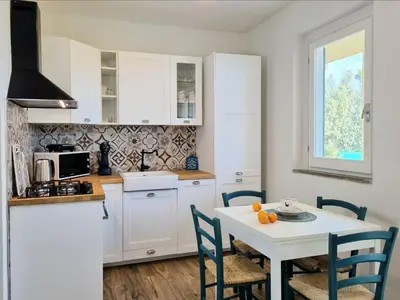 Cucina o angolo cottura di Villa Colombo 100m from the beach