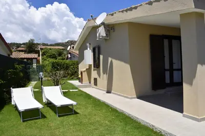 Giardino di Bilocale Mimosa 80 m dalla spiaggia