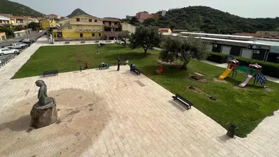 Vista generica sulle montagne o vista sulle montagne dall'interno dell'appartamento