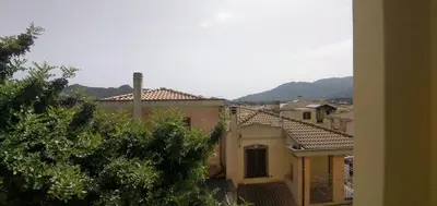 Vista generica sulle montagne o vista sulle montagne dall'interno del bed & breakfast