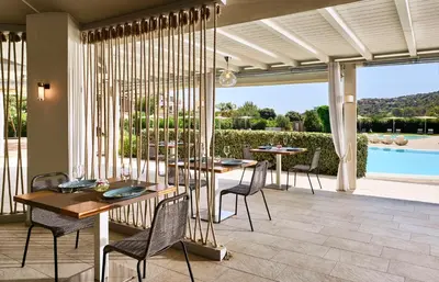 Piscina di Baia Di Chia Resort Sardinia, Curio Collection By Hilton o nelle vicinanze