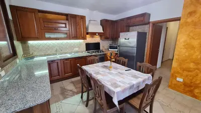 Cucina o angolo cottura di Villa Vivi. Piscina, idro, giardino e condizionatore