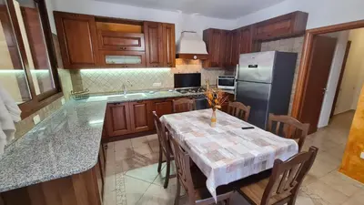 Cucina o angolo cottura di Villa Vivi. Piscina, idro, giardino e condizionatore