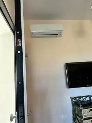 TV o dispositivi per l'intrattenimento presso Attico Le Vele con vista mare - Nebida
