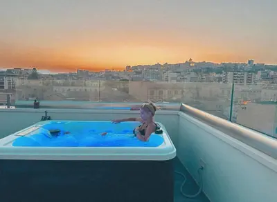 Alba o tramonto visti dall'interno del bed & breakfast o dai dintorni