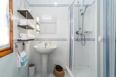 Bagno di Dimora Pintau in residence con piscina privata