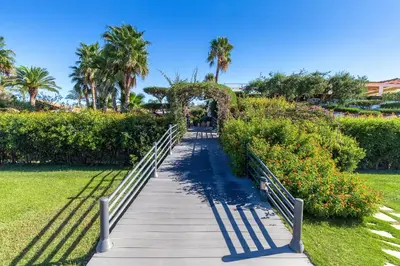 Giardino di Hotel Club Saraceno - Bovis Hotels