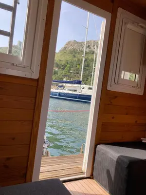 Paesaggio naturale nelle vicinanze delle barche