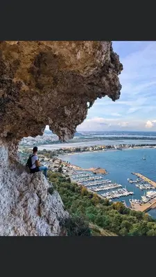 Paesaggio naturale nelle vicinanze delle barche