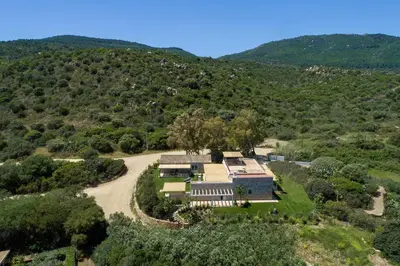 Paesaggio naturale nelle vicinanze della villa