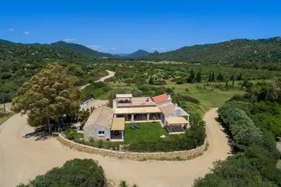 Paesaggio naturale nelle vicinanze della villa