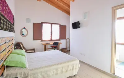 Letto o letti in una camera di Amazing Apartment In Riola Sardo