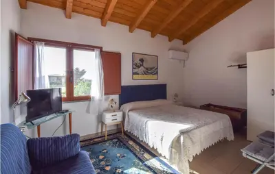 Letto o letti in una camera di Amazing Apartment In Riola Sardo