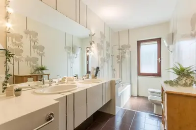 Cucina o angolo cottura di Villa con grande giardino ad 800 mt dal mare