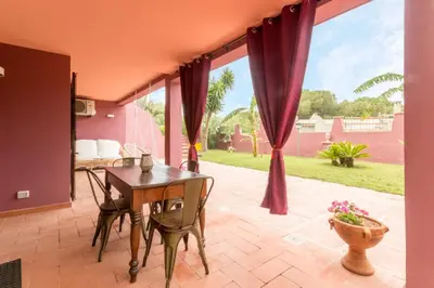 Balcone o terrazza di Villa con grande giardino ad 800 mt dal mare