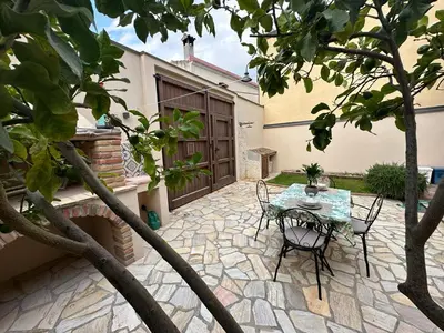 Patio o area all'aperto di Angela House