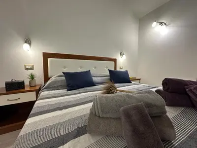 Letto o letti in una camera di Angela House