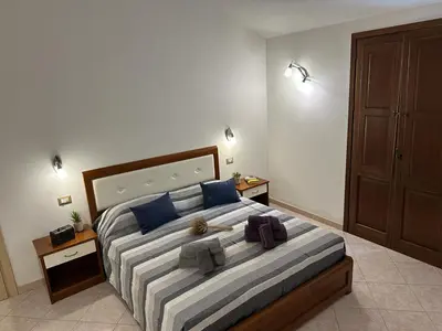Letto o letti in una camera di Angela House