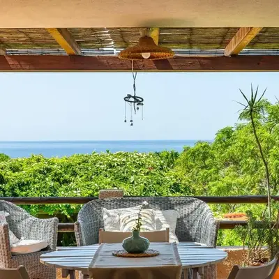 La Bouganville - House with garden and sea view