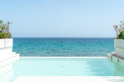 Vista generica sul mare o vista sul mare dall'interno dell'affittacamere