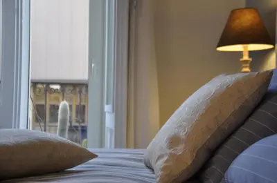 Letto o letti in una camera di New Romantic