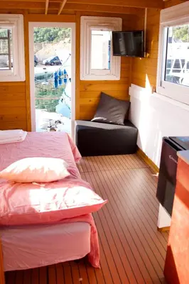 Letto o letti in una camera di Casa Galleggiante V al Poetto 2 pax piu' 1