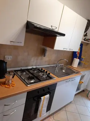 Cucina o angolo cottura di Casa Corallo Muravera Appartamento Centralissimo due camere letto cucina e soggiorno nuovo letto matrimoniale e singoli Aria condizionata Parcheggio interno Coperto ideale x 2 o 3 moto