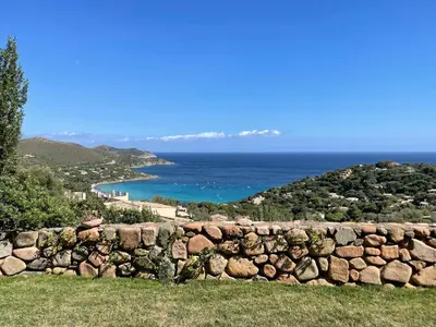 Paesaggio naturale nelle vicinanze della villa