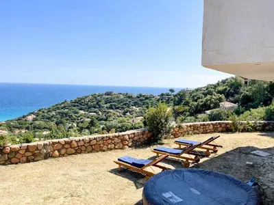 Paesaggio naturale nelle vicinanze della villa