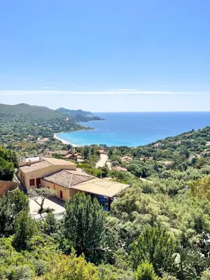 Paesaggio naturale nelle vicinanze della villa