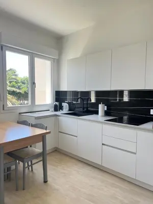 Cucina o angolo cottura di Moderno appartamento dí Beniamino Murgioni a Villasimius