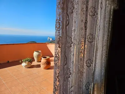 Vista generica sul mare o vista sul mare dall'interno della casa vacanze