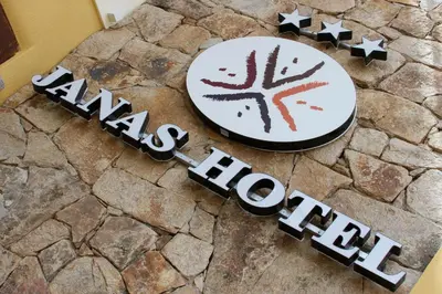 Certificato, attestato, insegna o altro documento esposto da Janas Hotel