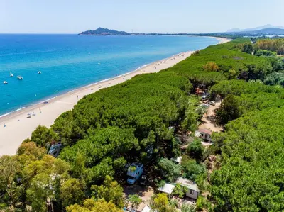Paesaggio naturale nelle vicinanze del campeggio