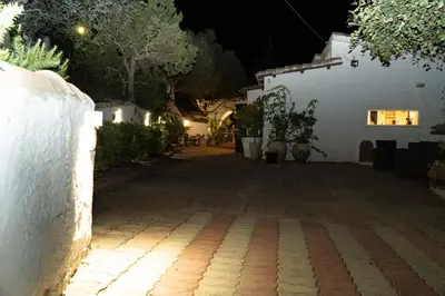 Giardino di Villa Esclusiva con Piscina e Parco Privato da 1200 mq Cinque minuti a Piedi dalle Spiagge di Torre delle Stelle