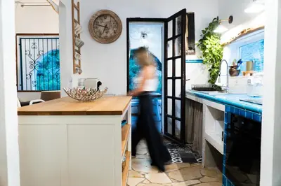 Cucina o angolo cottura di Villa Esclusiva con Piscina e Parco Privato da 1200 mq Cinque minuti a Piedi dalle Spiagge di Torre delle Stelle